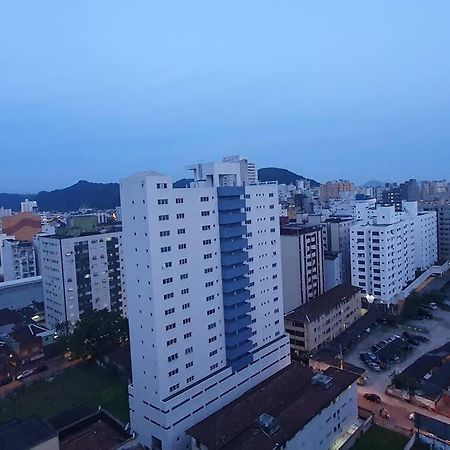 100 Metros Da Praia - Apto Completo - Wifi - Estacionamento Apartment São Vicente Exterior foto